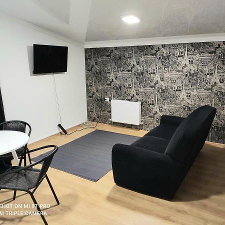 Studio In The Center City Chisinau Ngoại thất bức ảnh