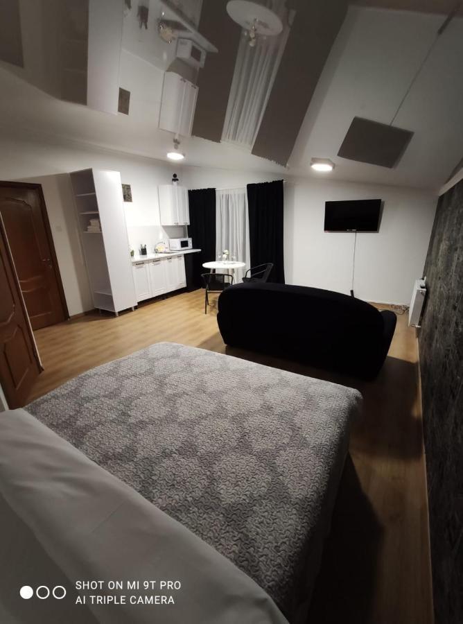 Studio In The Center City Chisinau Ngoại thất bức ảnh
