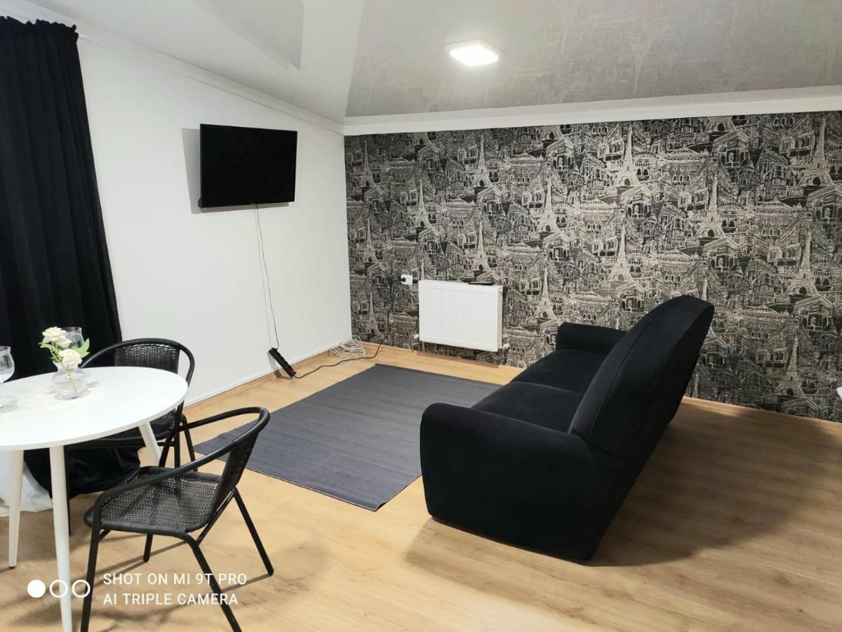 Studio In The Center City Chisinau Ngoại thất bức ảnh