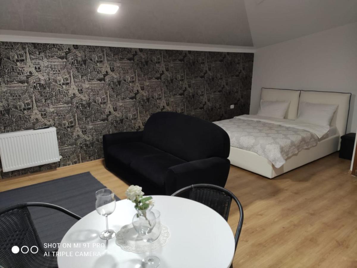 Studio In The Center City Chisinau Ngoại thất bức ảnh